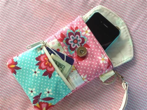 Save Your Scraps! Simple Projects to Make From Leftover Fabric | Wristlet patterns, Small sewing ...