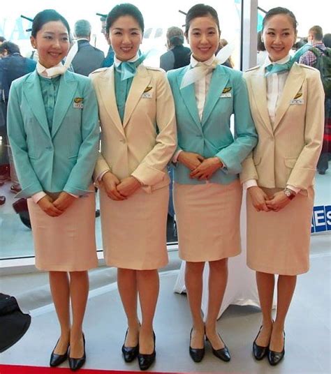 Korean Air cabin crew uniforms.No1Traveller.com | Flight attendant ...