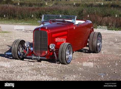 1932 Ford Roadster in red with black roof Hot rod Stock Photo - Alamy