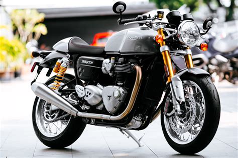 2016 Triumph Bonneville T120, T120 Black and Thruxton R official ...