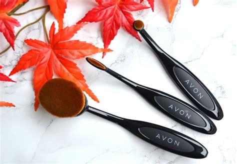 MAKEUP | Avon Oval Makeup Brushes | Cosmetic Proof | Vancouver beauty, nail art and lifestyle blog