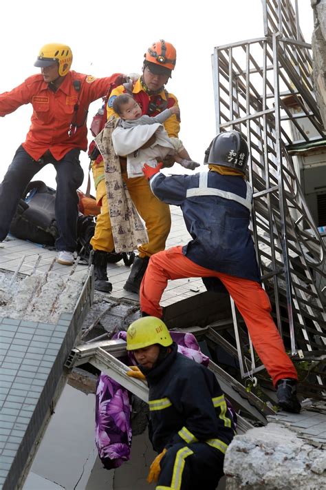 Rescue efforts continue after massive Taiwan earthquake | CBC News