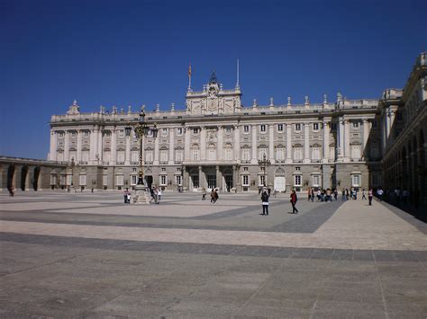 File:Royal Palace Madrid 01.JPG