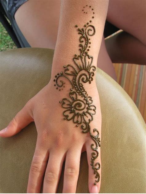 77 best images about Flower /Vine tattoo designs on Pinterest | Henna ...