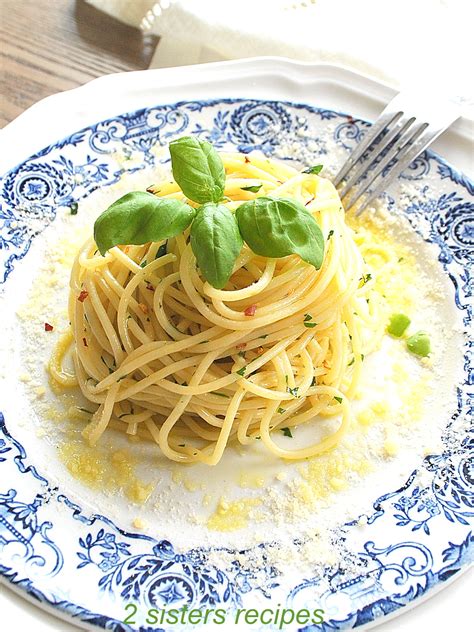 Spaghetti with Garlic and Oil (Aglio e Olio) - 2 Sisters Recipes by ...