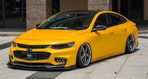 Chevrolet Malibu XL mit Airride-Fahrwerk und fettem Soundsystem.