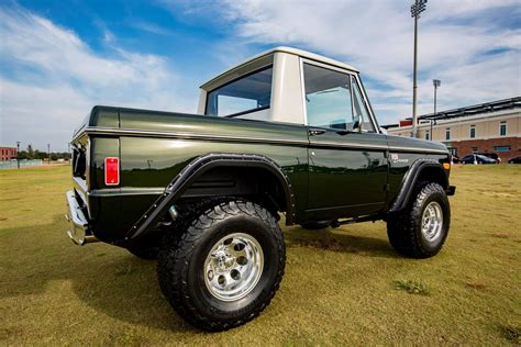 '77 half-cab Bronco with a custom, in-cab roll cage. #earlyfordbroncos ...