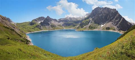 Top 10 Astonishing and Beautiful Lakes in Europe | KnowInsiders