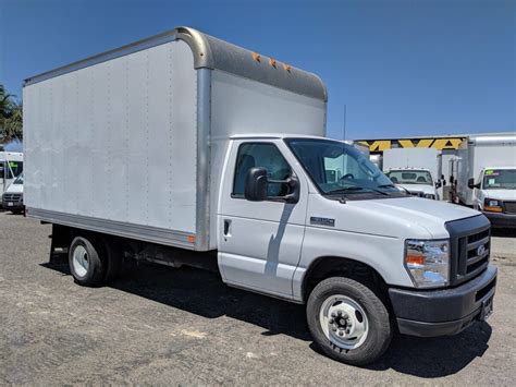 2018 Ford E-350 Sd 14ft Box Truck With Loading Ramp C10564