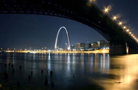 Eads Bridge St Louis Arch At Night Stock Photo - Download Image Now - iStock