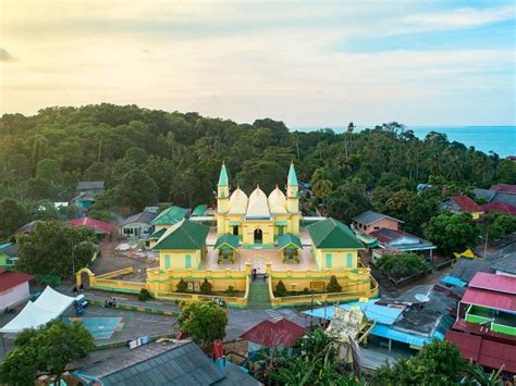 Masjid Raya Sultan Riau Penyengat — Bintan Resorts