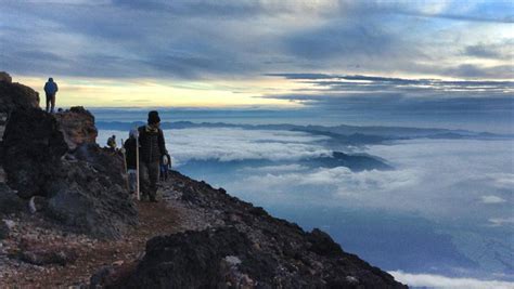 Journey to the Summit of Mt. Fuji - Savvy Tokyo