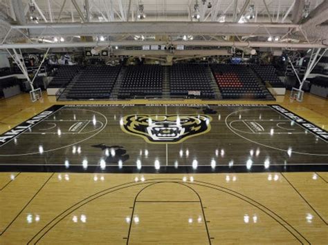 Oakland University unveils its new 'blacktop' basketball court