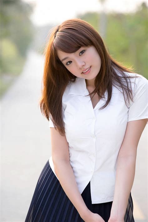 Japanese Girl Pictures (cute pic): Ai Shinozaki on the road