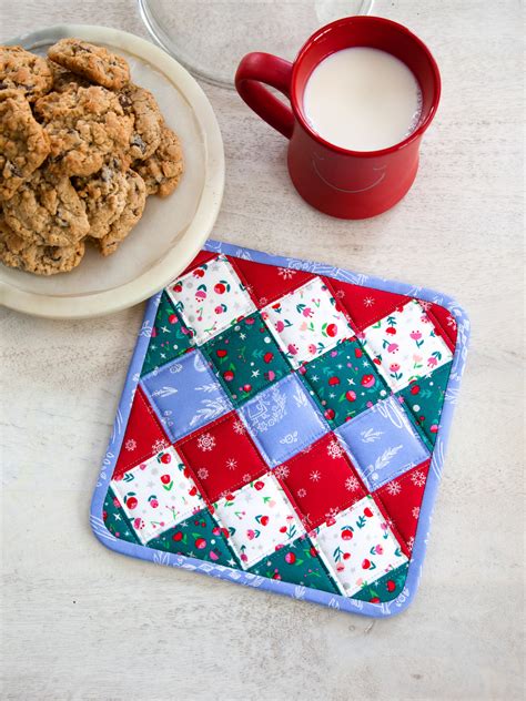 Patchwork Christmas Potholder - WeAllSew