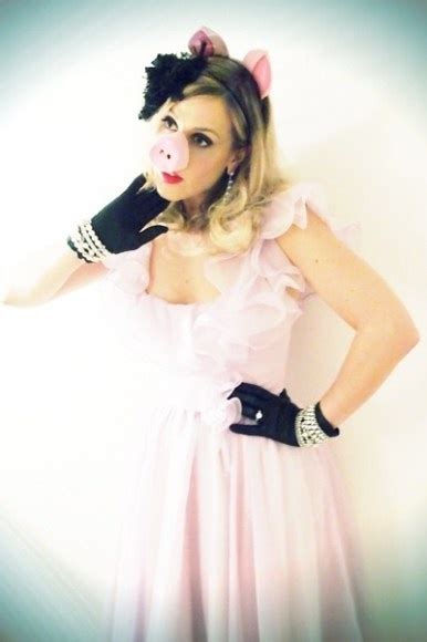 Miss Piggy | Miss piggy halloween costume, Costume contest, Halloween masquerade