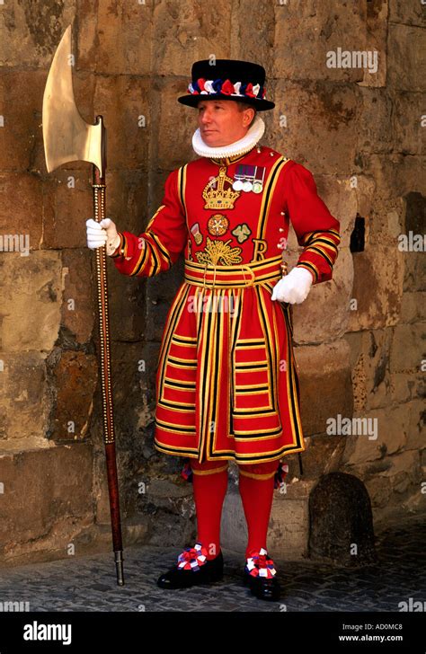 Beefeater tower of london hi-res stock photography and images - Alamy