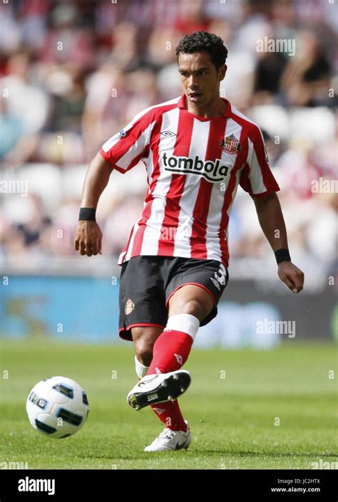 KIERAN RICHARDSON SUNDERLAND FC SUNDERLAND FC STADIUM OF LIGHT SUNDERLAND ENGLAND 14 August 2010 ...