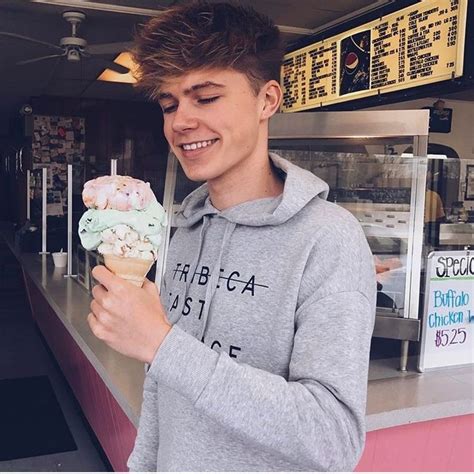 Ice cream anyone? | HRVY ️ | Pinterest | Chicos guapos, Chicos lindos y Chicas