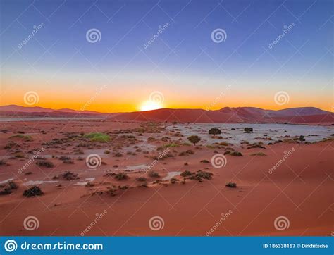 Spectacular Morning Sunrise at Sossusvlei in the Namib Desert Stock ...