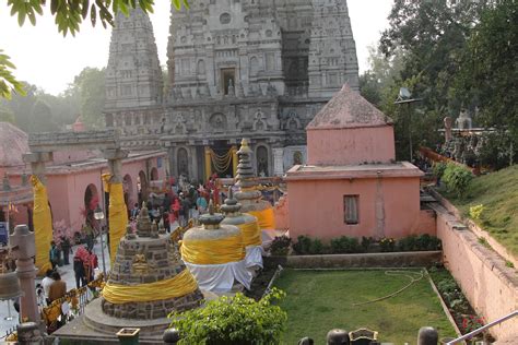 Amazing Temples and some Historical Places: kasi viswanath temple