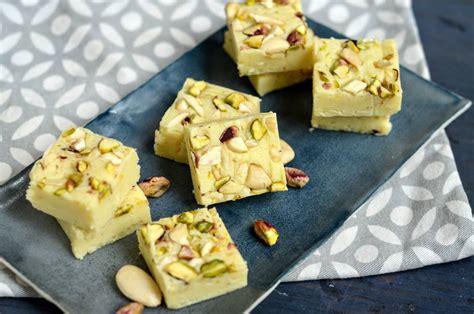 Milk barfi - Fudge indien à la cardamome (recette authentique) | Peko Peko