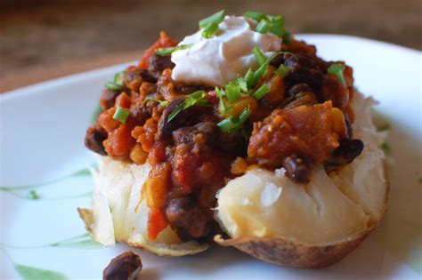 VeganFling: Chili Smothered Baked Potatoes