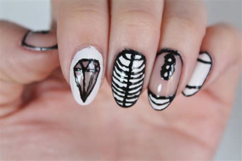 Negative Space Black and White Nail Art - Jersey Girl, Texan Heart