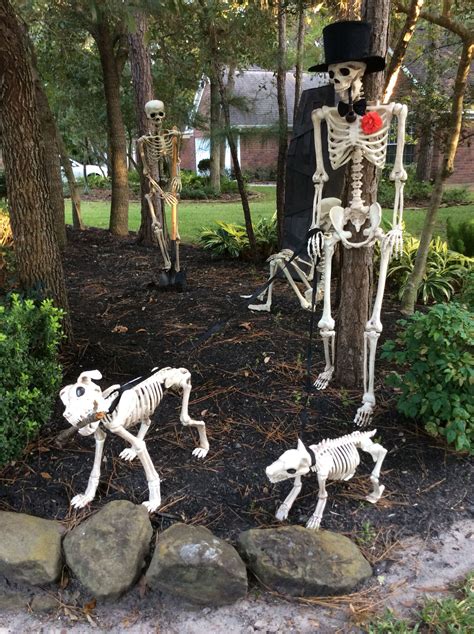 Halloween Skeleton Decor | Funny halloween decorations, Fall halloween decor, Halloween funny