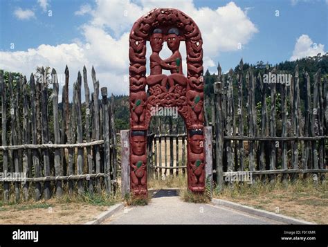 Maori entrance gate hi-res stock photography and images - Alamy