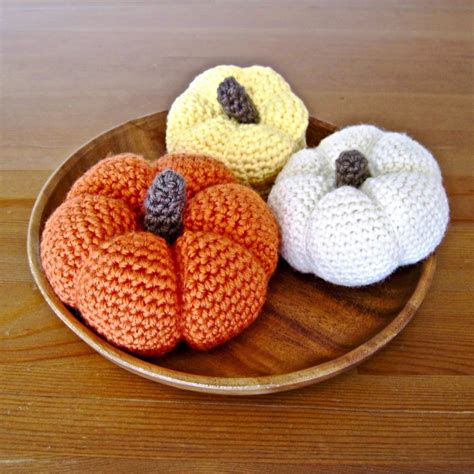 Crochet pumpkins & fall tablescape | She's Got the Notion