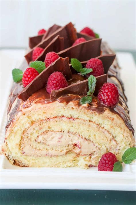 Cake Roulade with Raspberries - Valentina's Corner