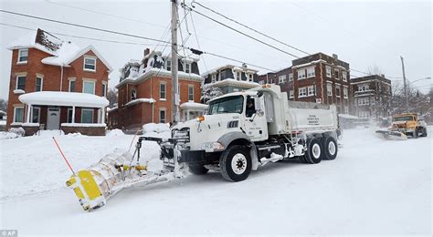 Record-breaking winter storm blankets Erie with snow | Daily Mail Online