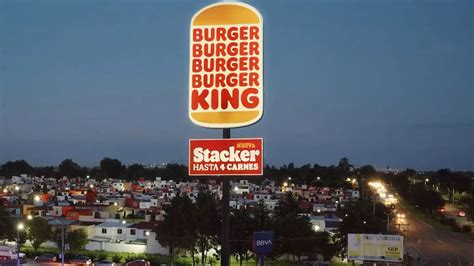 Burger King altera su logo para promocionar la nueva Stacker King