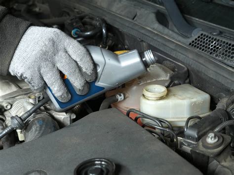 Checking your Car’s Brake Fluid - BreakerLink Blog