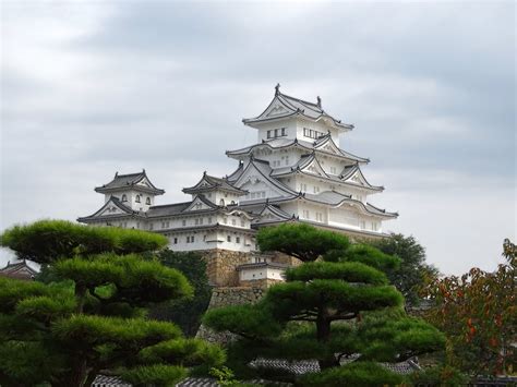 Himeji Castle: Stunning 4K Ultra HD Wallpaper of Japan's Man-Made Marvel