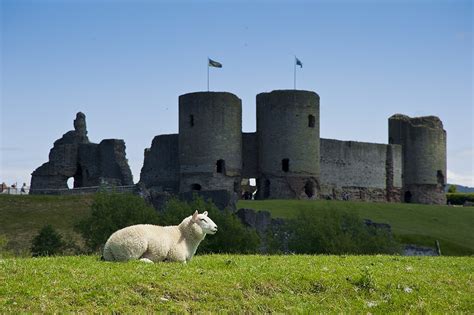 Rhuddlan Castle - Gogledd Ddwyrain Cymru - North East Wales