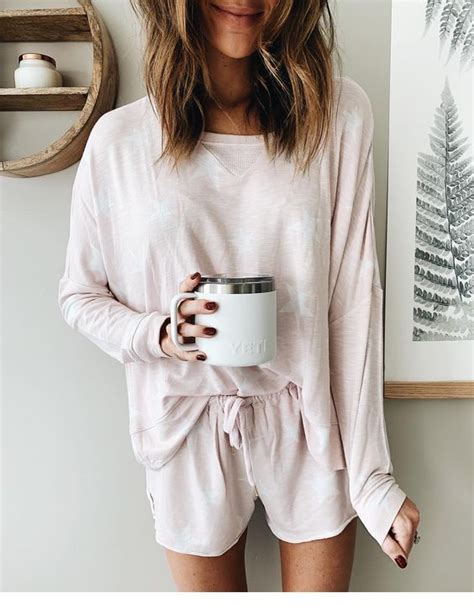 Cozy clothes for a Sunday | Cozy outfit, Lazy day outfits, Comfy outfits