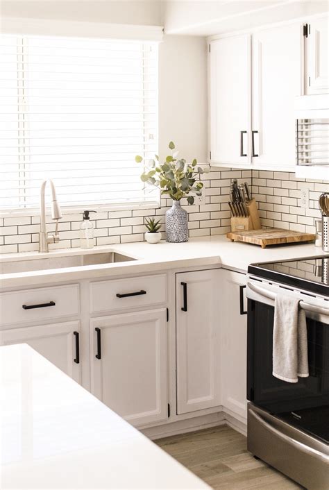 All white kitchen - white subway tile with dark grout is my favorite! | Home kitchens, Home ...