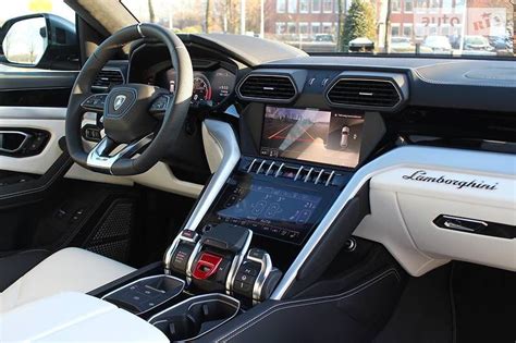 Arriba 34+ imagen camioneta lamborghini urus interior - Abzlocal.mx