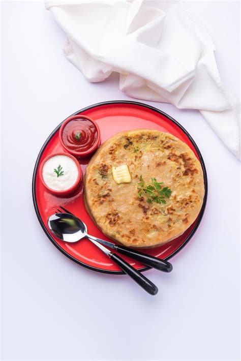 Aloo Gobi Paratha 16585390 Stock Photo at Vecteezy