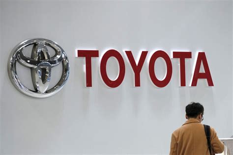 Pros and Cons to Buying Toyota Motor Corp (TM) Stock