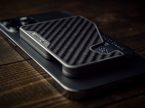 Fantom C iPhone MagSafe wallet has an all-aluminum chassis that fans out your cards » Gadget Flow