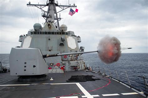 The Arleigh Burke-class guided-missile destroyer USS Mustin (DDG 89 ...