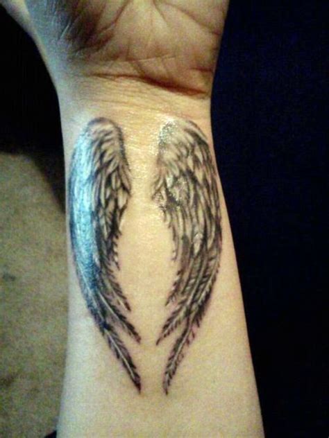 28 Elegant Angel Wings Tattoos On Wrists