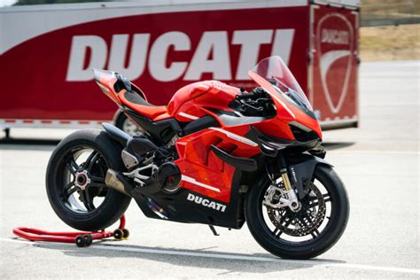 Ducati Superleggera V4 - First Ride Review - SportBikes Inc Magazine