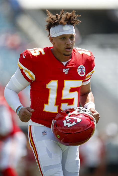 What Pros Wear: Patrick Mahomes' Vicis Zero1 Helmet - What Pros Wear