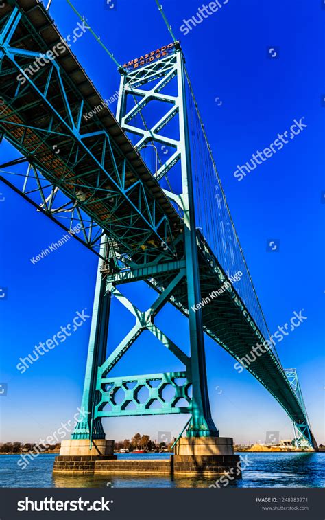 Ambassador Bridge Detroit Windsor International Border Stock Photo 1248983971 | Shutterstock