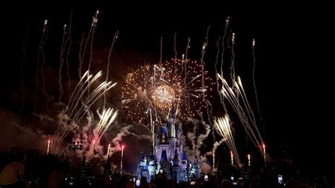 Fantasy in the Sky Fireworks Returning to Magic Kingdom for New Year's ...