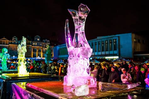 Il ghiaccio dà spettacolo: sculture in mostra in Polonia - Giornale di Sicilia